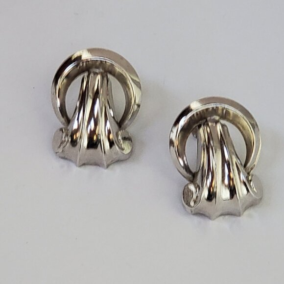 Unique Vintage Coro Silver Tone Door Knocker Screw Back Earrings - Picture 3 of 9